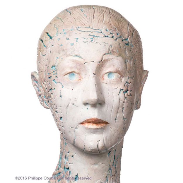 Alice qui revient du Pays des Merveilles